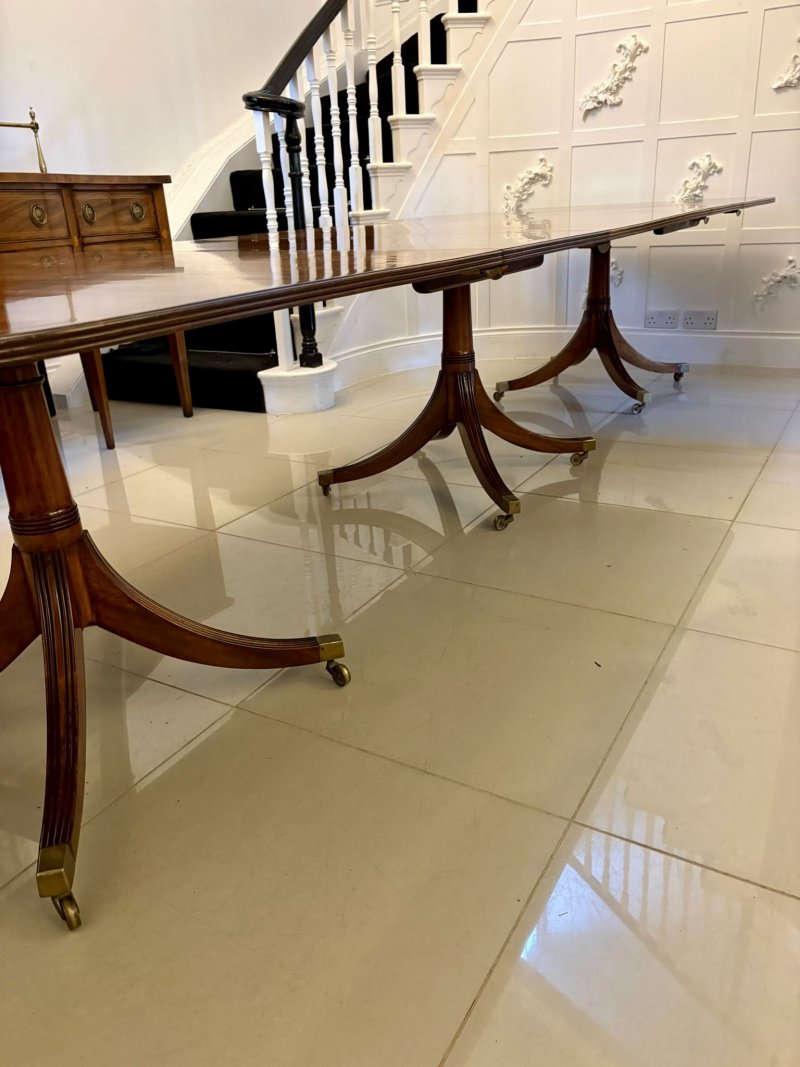 Antique Figured Mahogany Quality Three-Pillar 16–18 Seater Extending Dining Table - Image 8